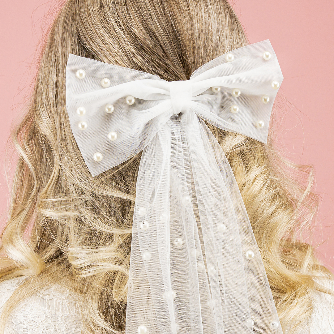 Бант с бусинами на заколке, Белый, 40 см, 1 шт. 