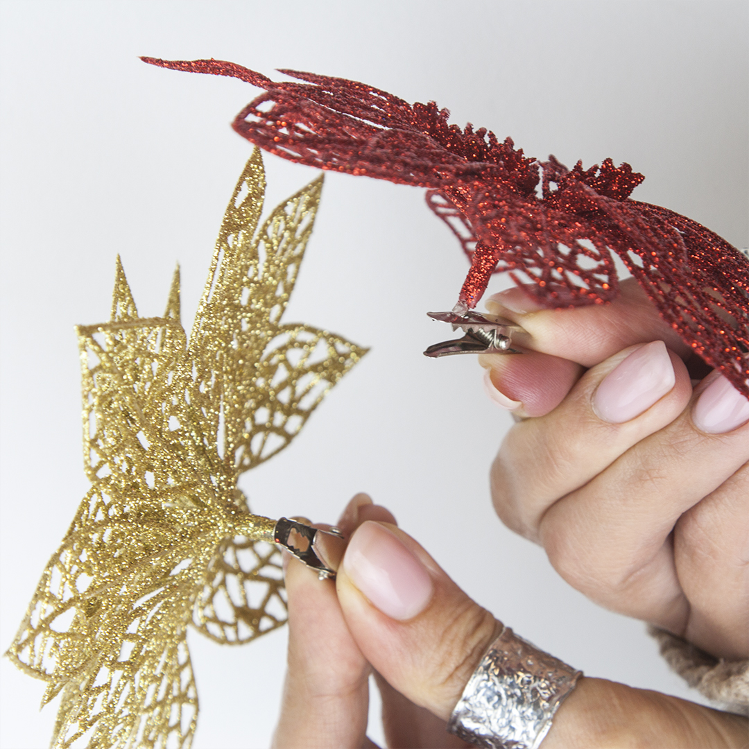 Цветок Пуансеттия, на клипсе, 14 см. Золото, с блестками, 2 шт.